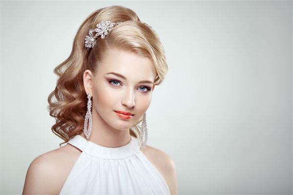 寶寶起名_張?jiān)偻?>
                            </div>
                        </a>
                    </div>
                    <div   id=