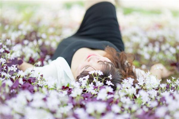 新生兒取名字(誰(shuí)能幫我家寶寶起個(gè)好名字？)